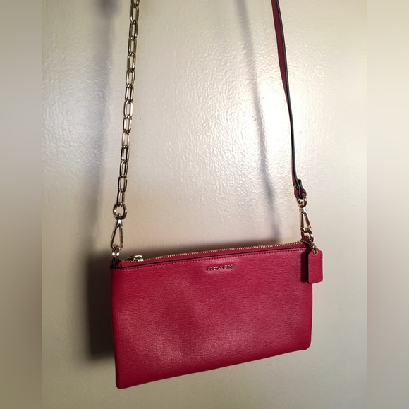 NWOT COACH Hot Pink Leather Handbag w/Buckle Chain Adjustable Strap. Zip closure - Picture 7 of 14